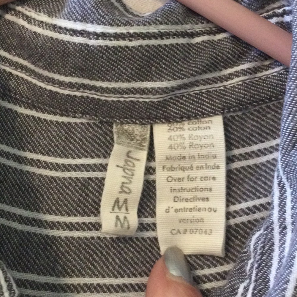 Sleeveless Striped Blouse - Picture 7 of 9